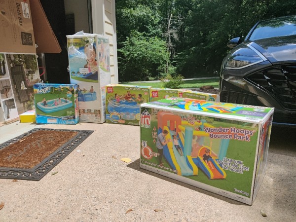 Huge Yard Sale 💥💥💥