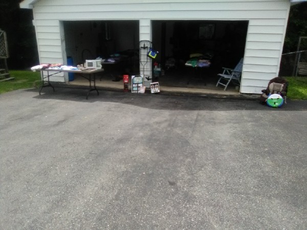 Yard sale/ garage sale